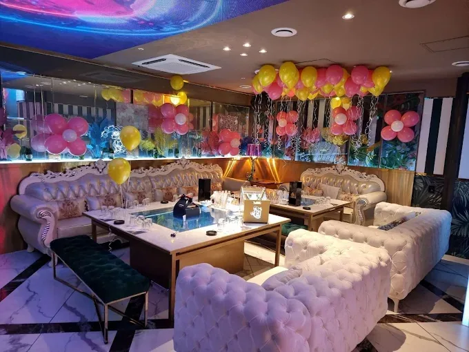 강남 퍼펙트 룸, 생일 풍선 장식